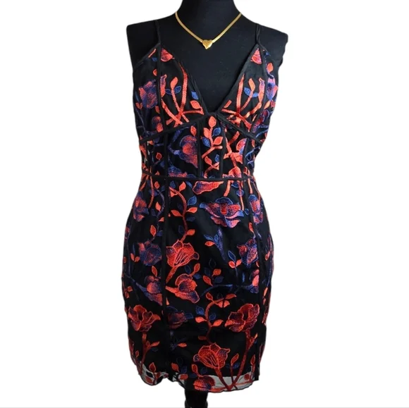 Tobi Rose Black Multi Embroidered Bodycon Dress, Size Medium - Picture 5 of 6